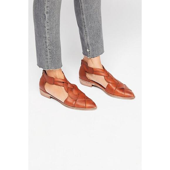 Free People Shoes - Free People sz 37 Wanderlust Braided T-strap Flat In Brown leather sz 7 SH236